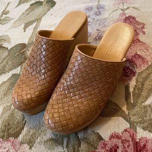 Everlane Classic Clog. Good Condition Woman’s Size 7